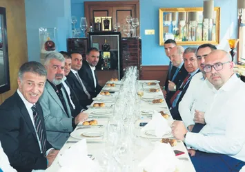 Yöneticiler dostluk yemeğinde buluştu