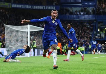 Chelsea derbide son dakikalarda güldü!