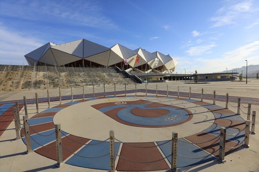 Akyazı Stadı’nda çim serimi bitti