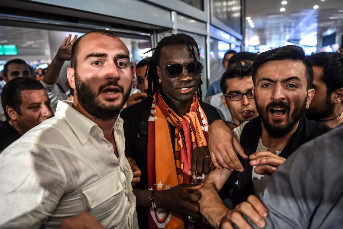 Bafetimbi Gomis araca bindi o soruyu sordu