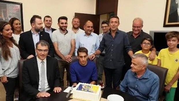 Fenerbahçe'nin 15 yaşındaki yıldızı derbide top toplayıcı oldu - 2