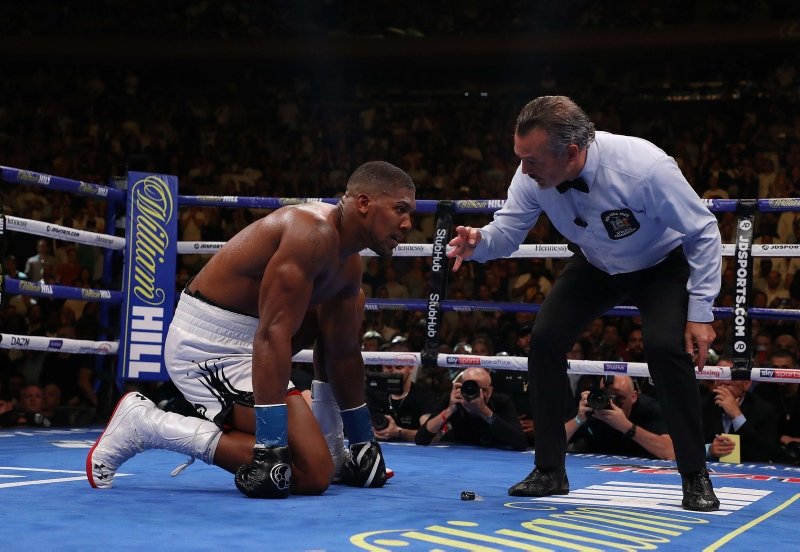 Anthony Joshua ilk yenilgisini aldı!