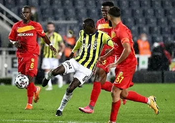 Cisse direğe takıldı