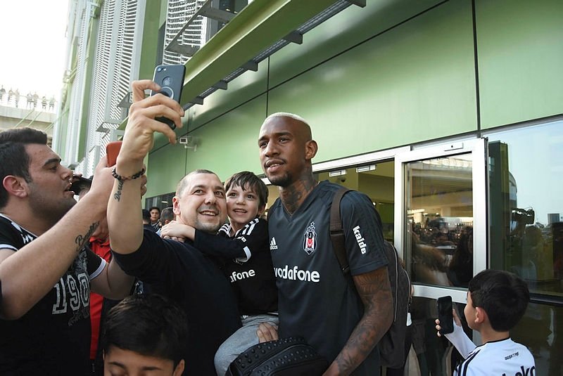 Beşiktaş’a İzmir’de çoşkulu karşılama!