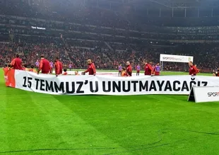 Derbide anlamlı pankart