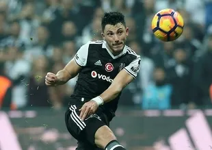 Manchester United, Tolgay Arslan'ı izleyecek