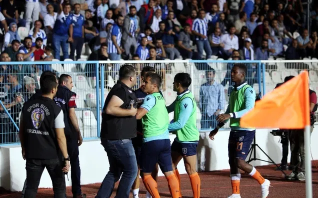 Erzurum'da ortalık karıştı! Emre Belözoğlu...