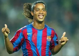 Ronaldinho yeniden Barcelona'da!