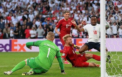 EURO 2020’de İngiltere-Danimarka maçında Simon Kjaer’in büyük şanssızlığı!