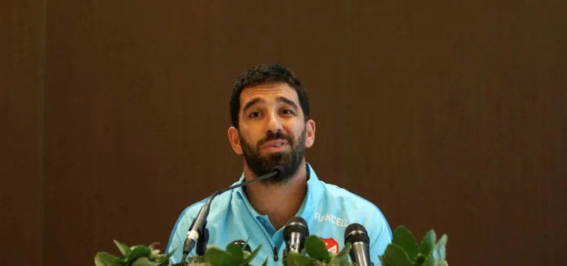 Arda Turan'ı yumruklamışlar