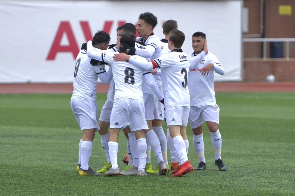 Derbide ilk raunt Beşiktaş’ın