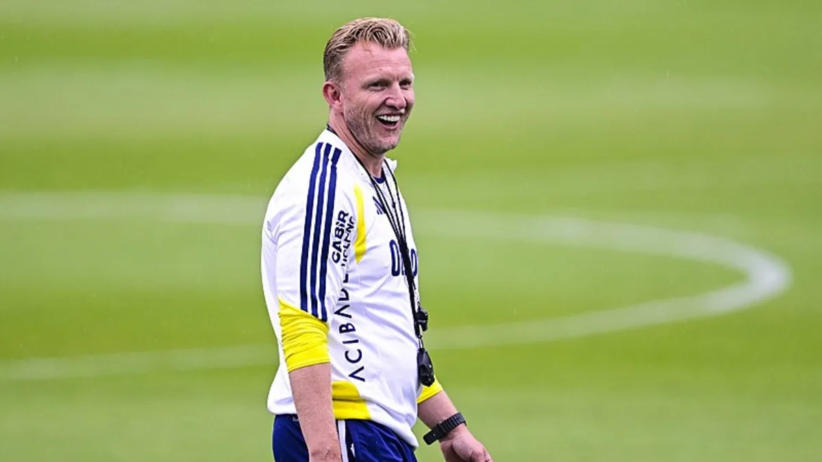 Fenerbahçe Yardımcı Antrenörü Dirk Kuyt: Bütün teknik heyet çok sıkı bir şekilde çalışıyoruz!