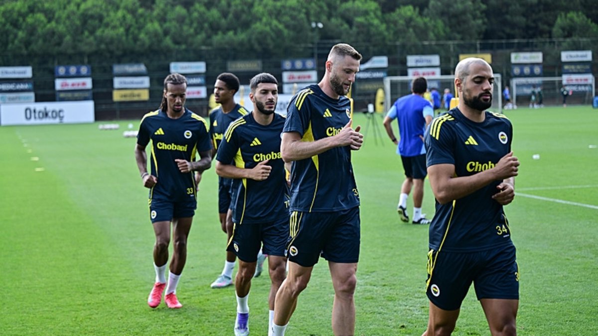 TRANSFER HABERİ: Fenerbahçeli yıldıza flaş talip! Feyenoord maçında izleyecekler TRANSFER HABERİ: Fenerbahçeli yıldıza flaş talip! Feyenoord maçında izleyecekler