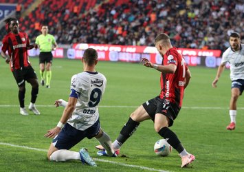 Dzeko'nun pozisyonu penaltı mı? Ahmet Çakar son noktayı koydu