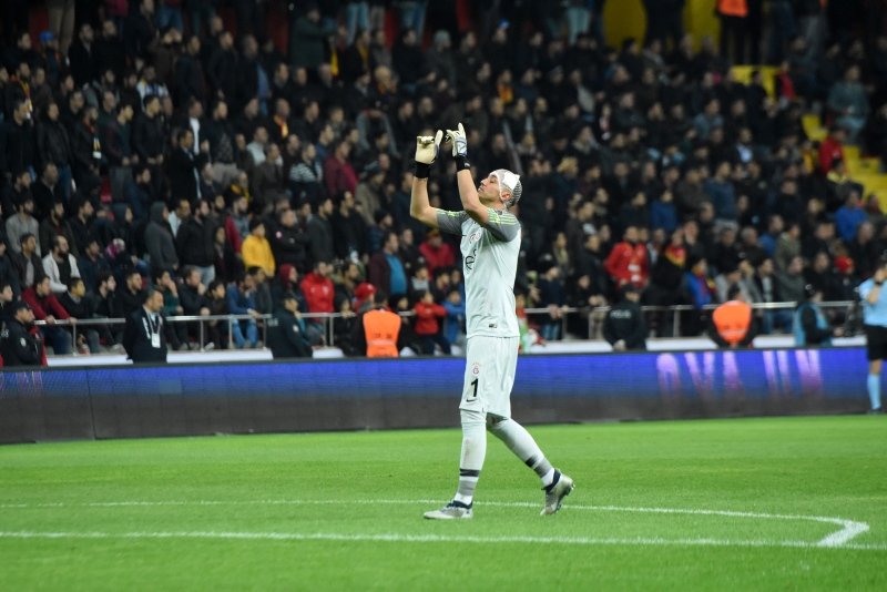 Muslera’dan büyük fedakarlık!