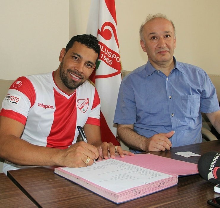 Andre Santos ağlayarak veda etti