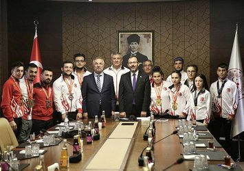 Bakan Kasapoğlu milli haltercileri kabul etti