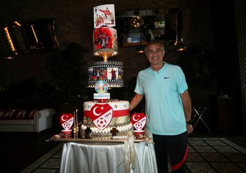 Şenol Güneş'in doğum günü kutlandı