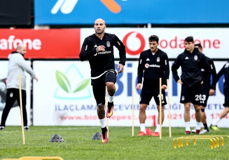 Beşiktaş’ta 3 isimle yollar ayrılıyor!