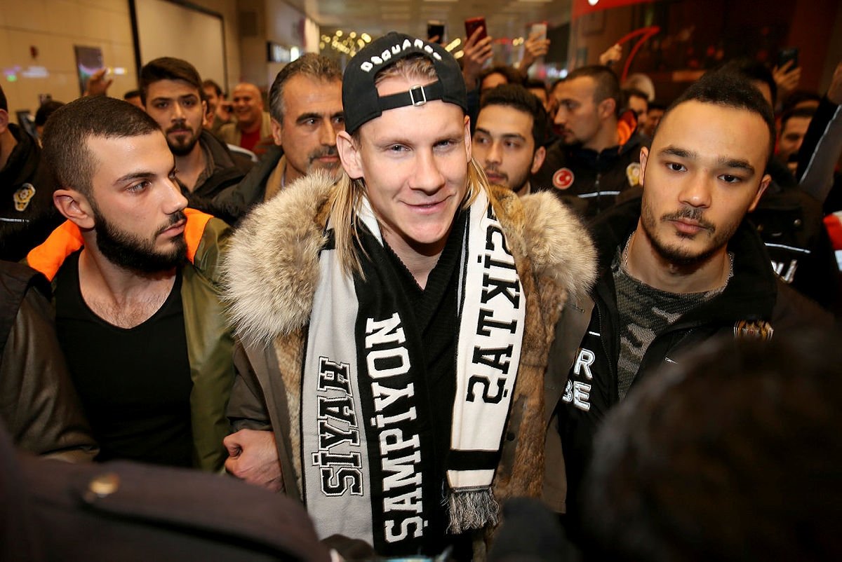 Vida imzayı attı! İşte imza töreninden kareler...