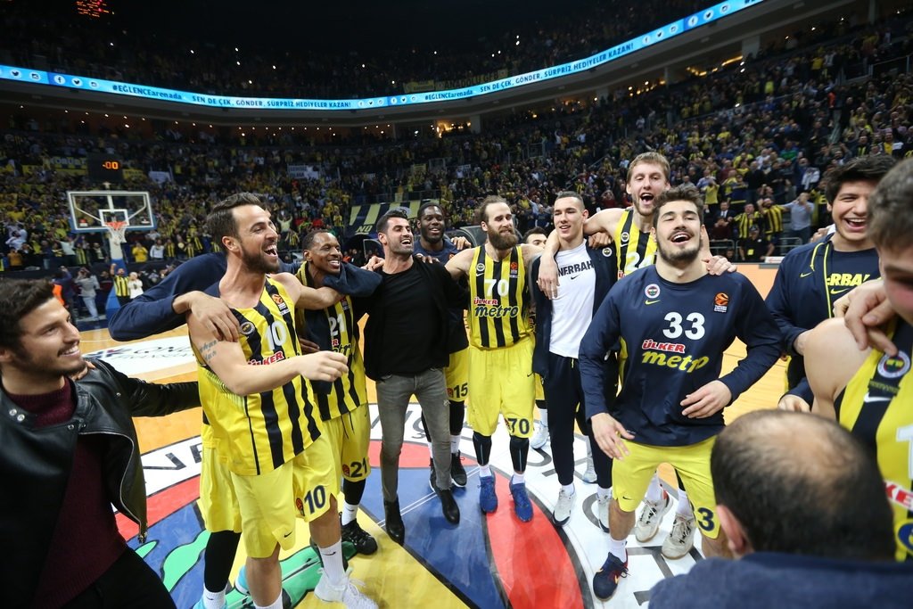 Volkan Demirel yerinde duramadı