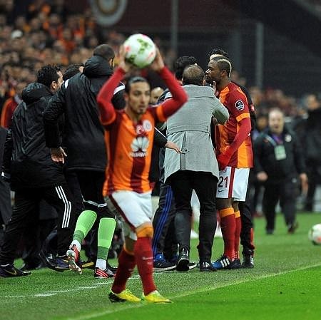 Arena koridorlarında büyük kavga