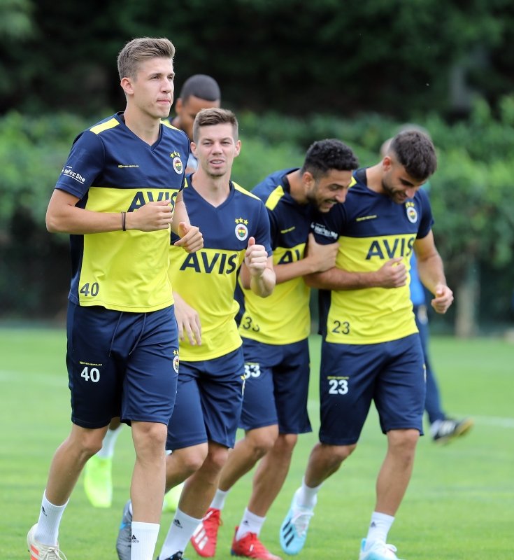 Fenerbahçe’de 4 transfer 2 ayrılık