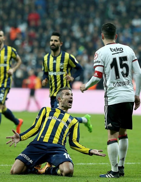 Robin van Persie’den Oğuzhan Özyakup açıklaması
