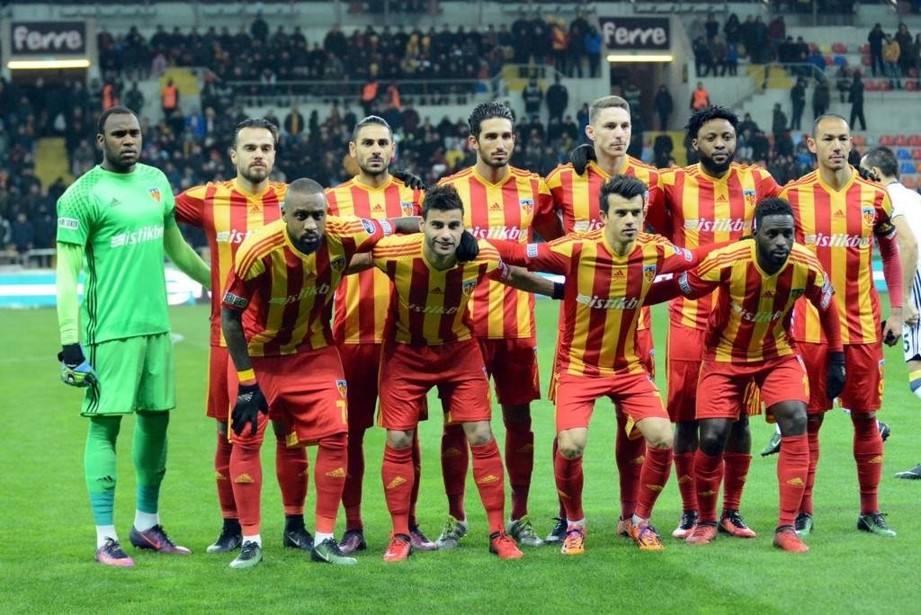 Kayserispor-Fenerbahçe karşılaşmasından kareler