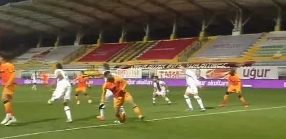 Fatih Karagümrük maçında Galatasaray'ın penaltı beklediği pozisyon! - 2