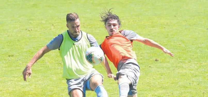 Messi şova başladı