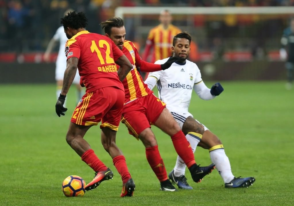 Kayserispor-Fenerbahçe karşılaşmasından kareler