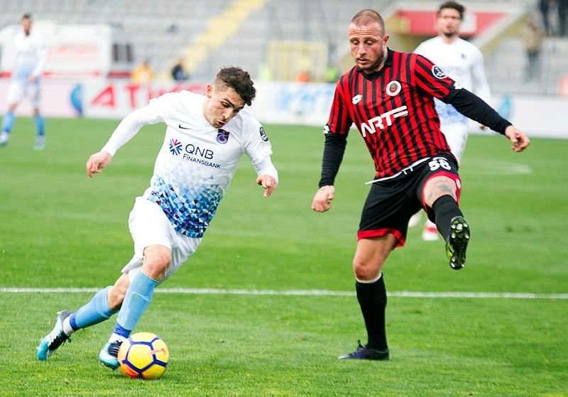 Dünya devi peşinde! Abdülkadir Ömür...