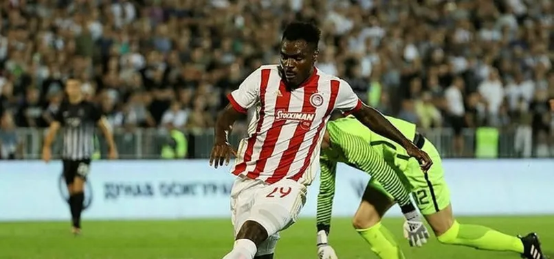 Emenike futbola veda mı ediyor?
