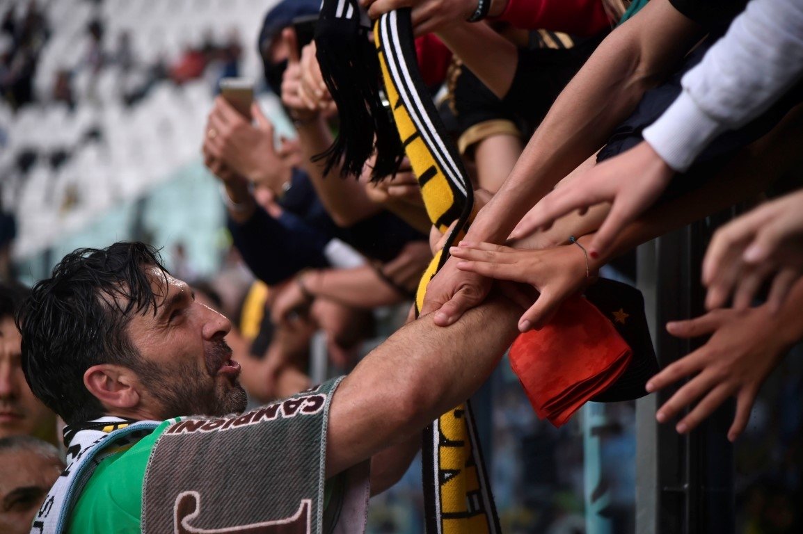 Buffon, gözyaşları içinde Juventus kariyerini noktaladı