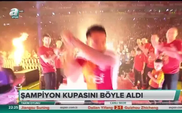 Şampiyon Galatasaray kupasını böyle aldı