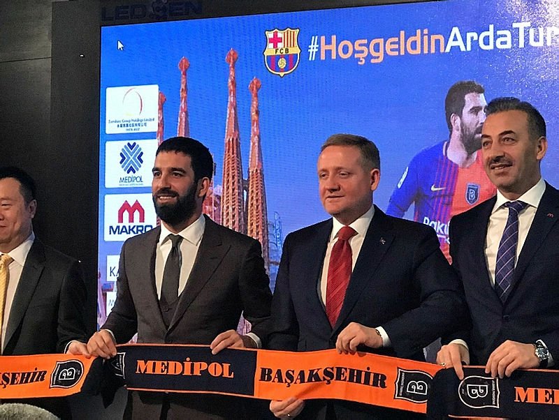 Arda Turan resmen Başakşehir’de