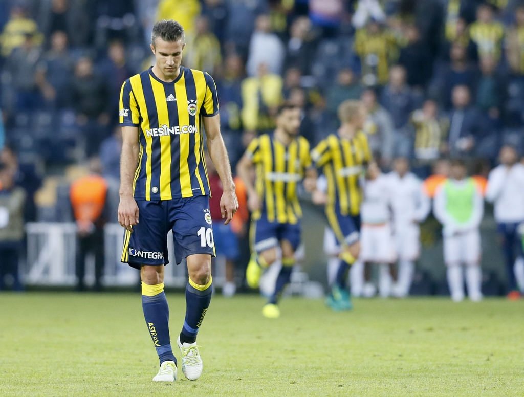 Fenerbahçe’de 3 oyuncu kadro dışı  .