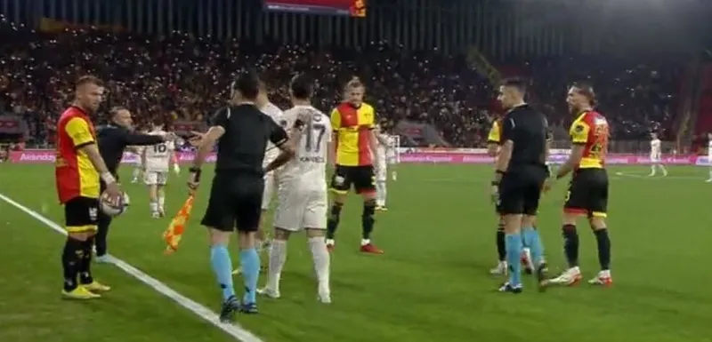 Göztepe Fenerbahçe maçında İrfan Can Kahveci'nin talihsiz anları! Yan hakem... - 2