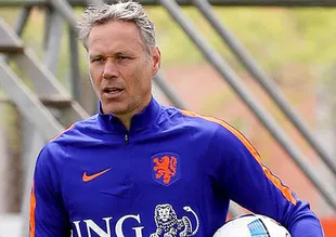 FIFA'dan Van Basten'e görev