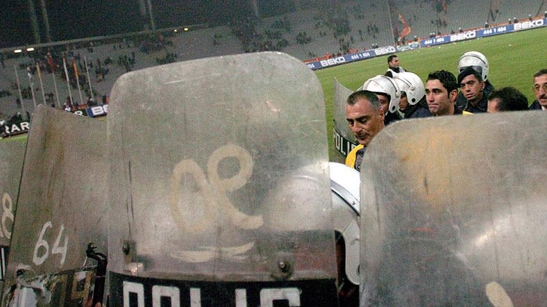 Düdük astıran hakem hataları