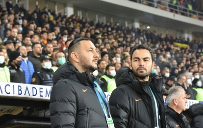 Galatasaray’da yardımcı antrenör Selçuk İnan’dan Malatyaspor maçı sonrası hakem tepkisi!