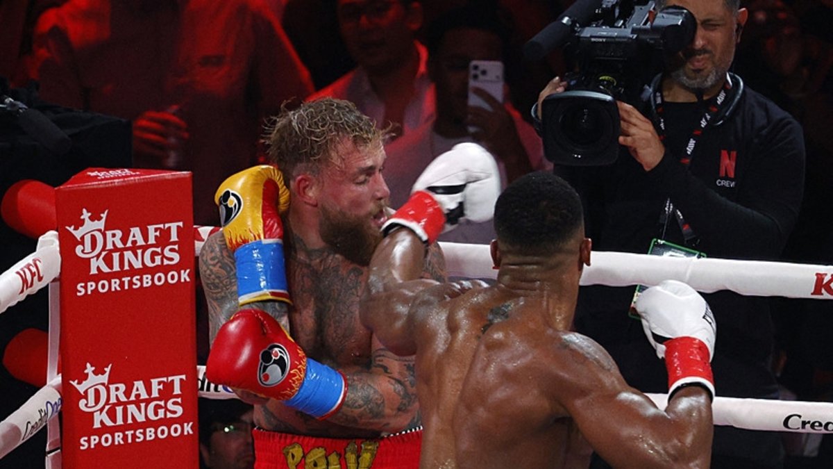 Anthony Joshua, Jake Paul'u nakavt etmeyi başardı!