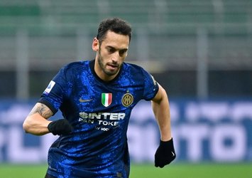 İtalya Inter forması giyen Hakan Çalhanoğlu'nu konuşuyor!
