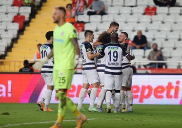 Paşa Antalya'da galip!