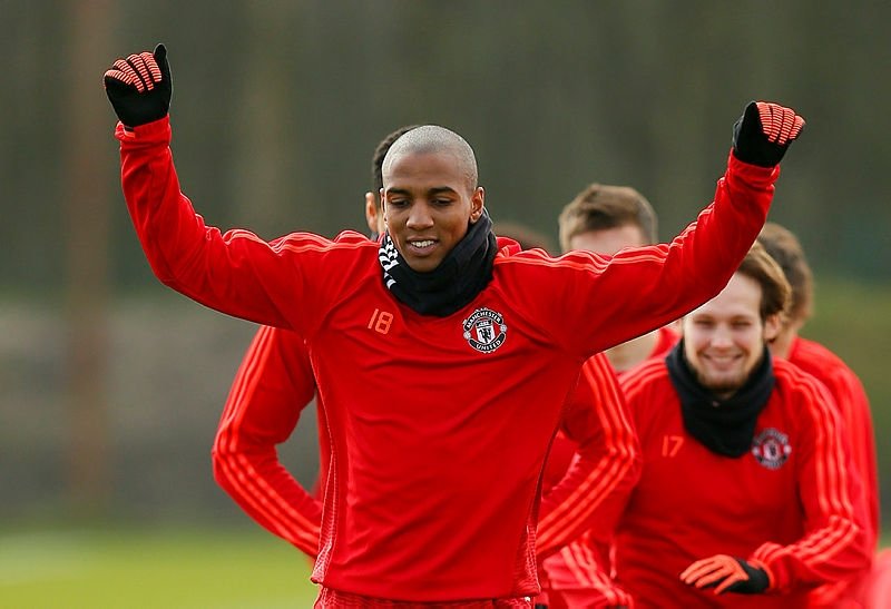 Fenerbahçe’ye Ashley Young’dan yeşil ışık