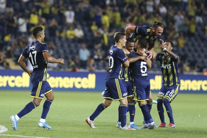 Emre Belözoğlu’ndan Ozan’a fırça!