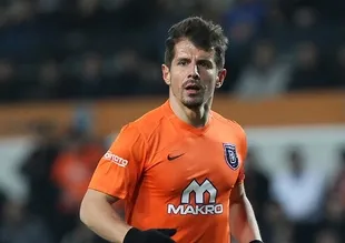 "Emre burada mutlu, bize çok önemli katkı sağlıyor"