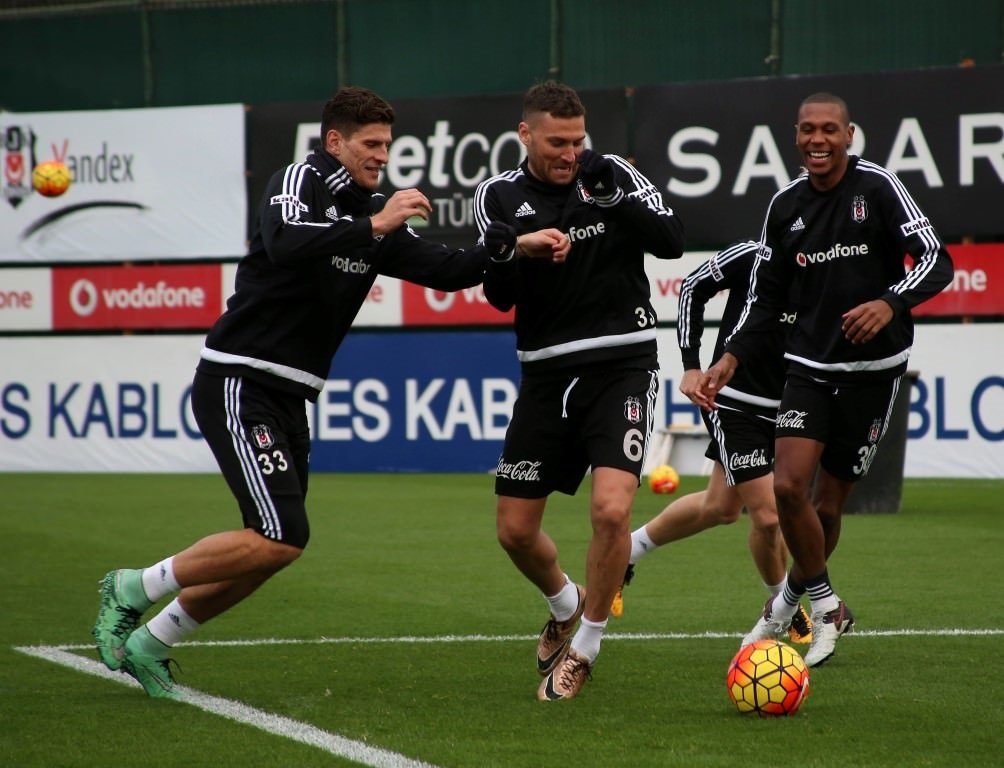 Beşiktaş, Mario Gomez için Mayıs’ı bekliyor