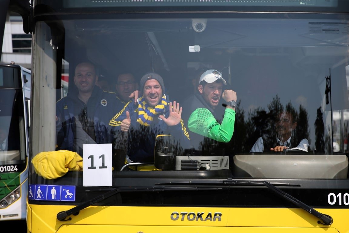 Fenerbahçe taraftarı Türk Telekom Arena’ya geldi